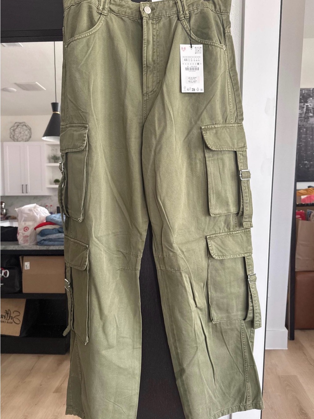 NWT Zara Olive Green Cargo Pants with Multi-Pocket Design